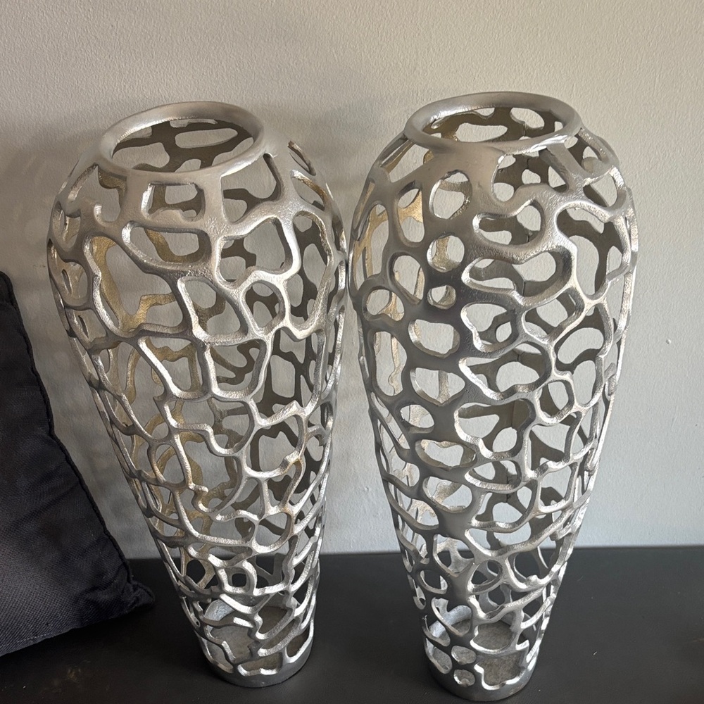Elegant Silver Decorative Vases - Picture 4 of 4